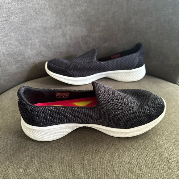 Skechers Slip-On Go Walk Goga Max Shoes Size 7.5 Women’s - Picture 2 of 7